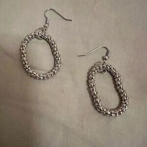 Free hanging chain link style earrings
